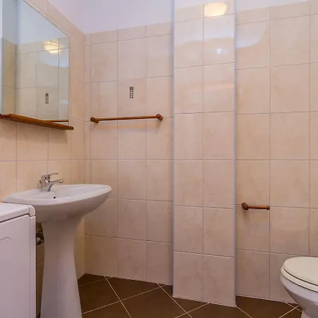 Apartment Mit Grossem Pool, Schlafzimmer, Waschmaschine, Klima, Wlan, Observatorium, Volleyballplatz, Tischtennis Und Kicker *