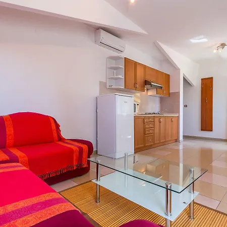 Apartment Mit Grossem Pool, Schlafzimmer, Waschmaschine, Klima, Wlan, Observatorium, Volleyballplatz, Tischtennis Und Kicker