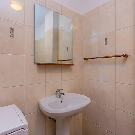 Apartment Mit Grossem Pool, Schlafzimmer, Waschmaschine, Klima, Wlan, Observatorium, Volleyballplatz, Tischtennis Und Kicker *