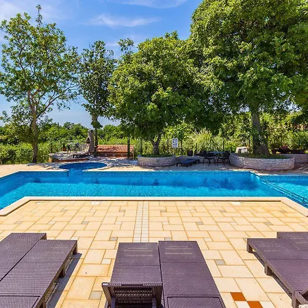 Apartment Mit Grossem Pool, Schlafzimmer, Waschmaschine, Klima, Wlan, Observatorium, Volleyballplatz, Tischtennis Und Kicker *