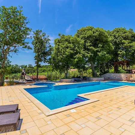 Apartment Mit Grossem Pool, Schlafzimmer, Waschmaschine, Klima, Wlan, Observatorium, Volleyballplatz, Tischtennis Und Kicker
